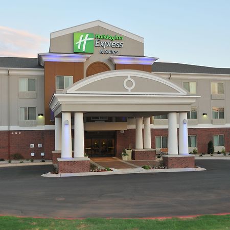 Holiday Inn Express & Suites Clinton By Ihg Exterior foto