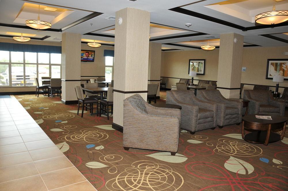 Holiday Inn Express & Suites Clinton By Ihg Exterior foto