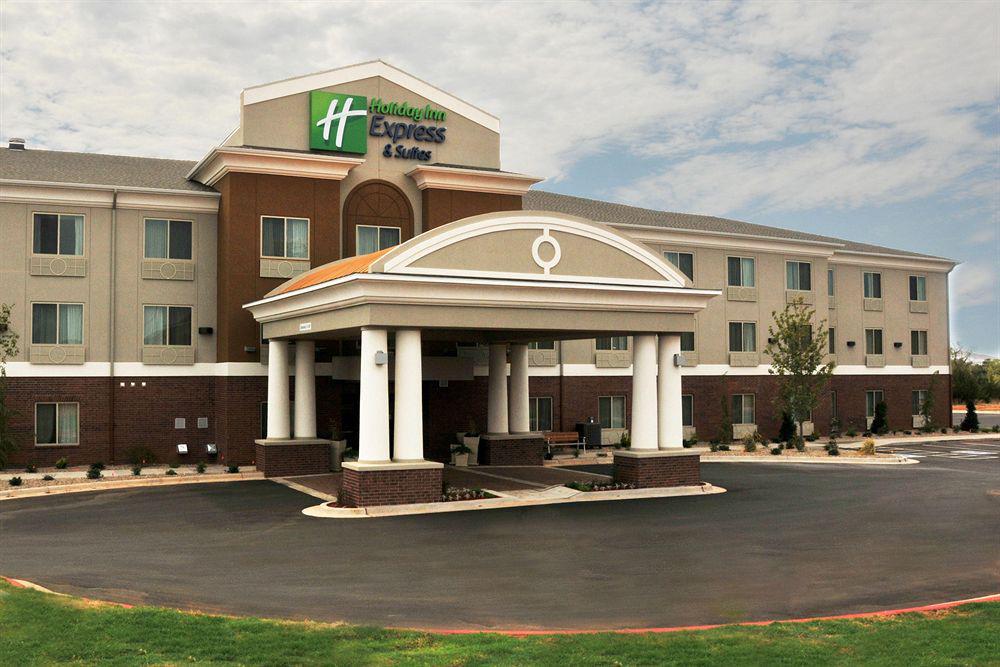 Holiday Inn Express & Suites Clinton By Ihg Exterior foto