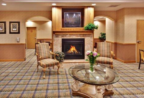 Holiday Inn Express & Suites Clinton By Ihg Exterior foto