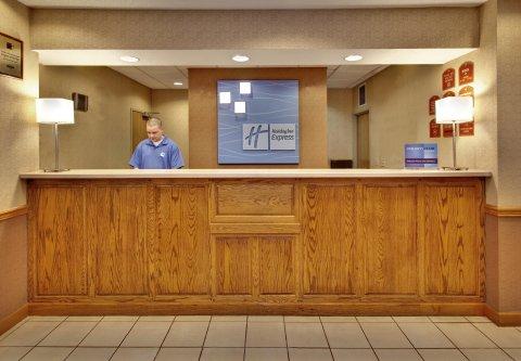 Holiday Inn Express & Suites Clinton By Ihg Exterior foto