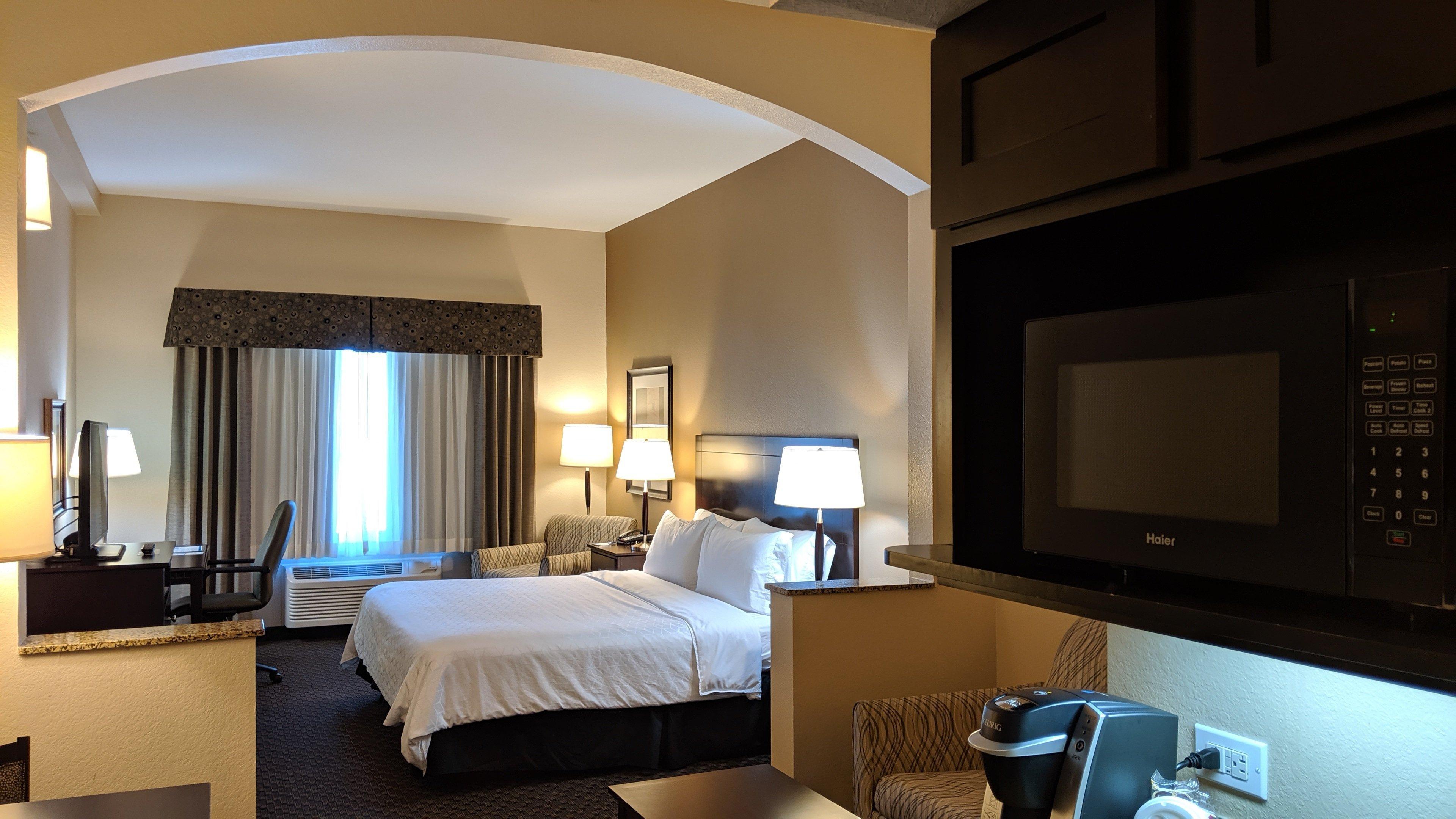 Holiday Inn Express & Suites Clinton By Ihg Exterior foto