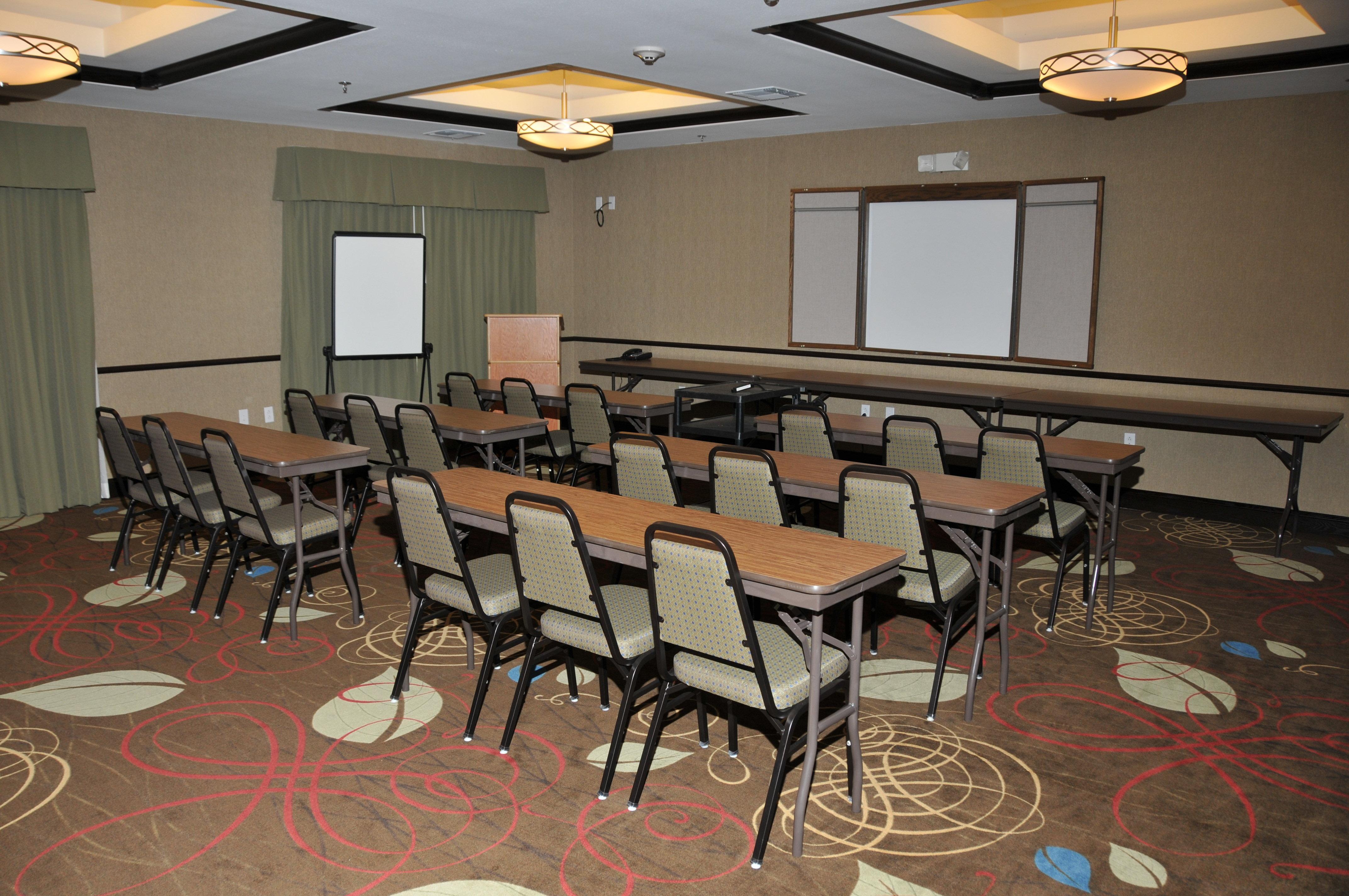 Holiday Inn Express & Suites Clinton By Ihg Negócio foto